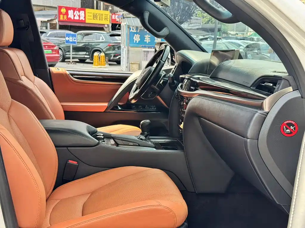 Lexus LX — миниатюра 12