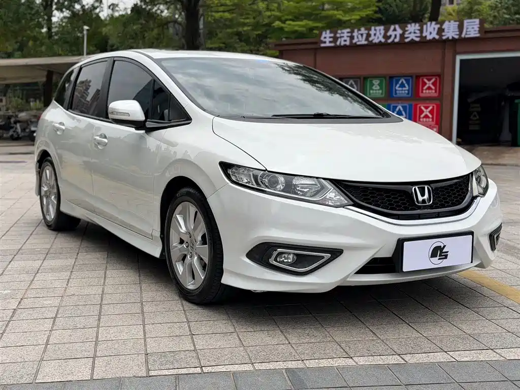 Honda Jade 2016 1.8L AT Comfort Elite 5 мест