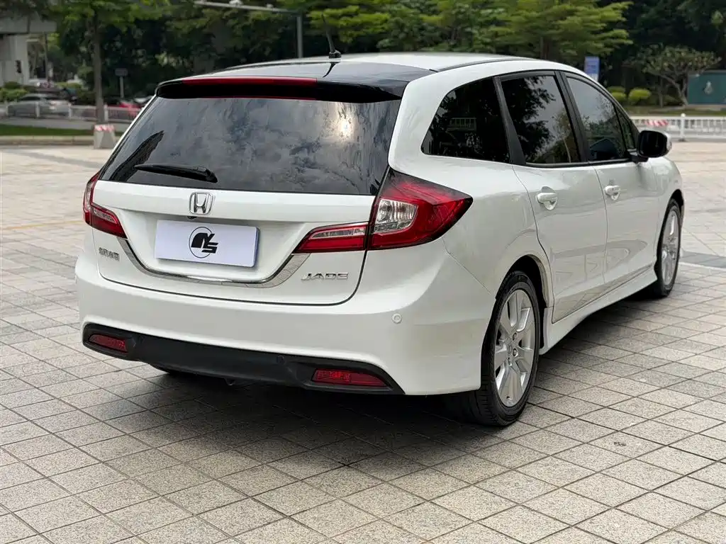 Honda Jade 2016 1.8L AT Comfort Elite 5 мест