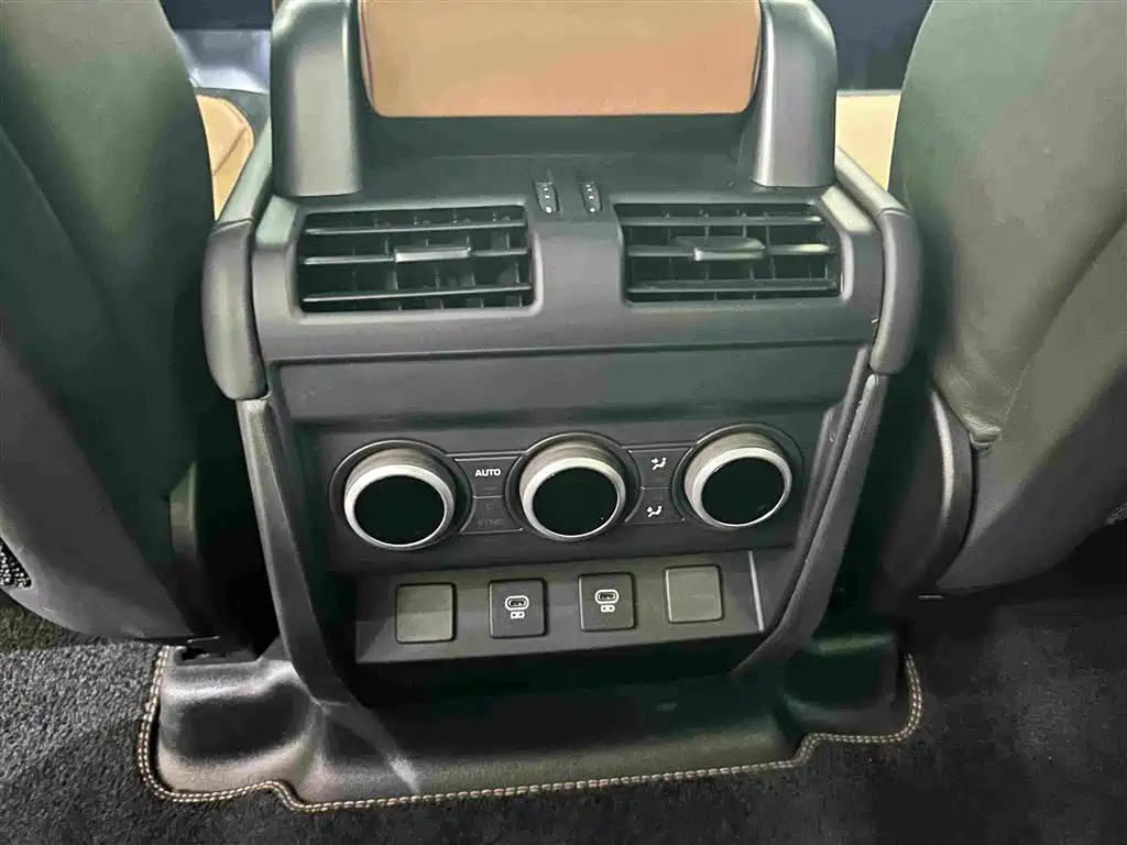Land Rover Defender — миниатюра 16