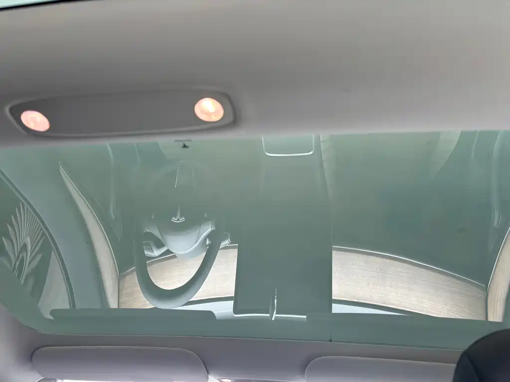 Tesla Model 3 — миниатюра 10