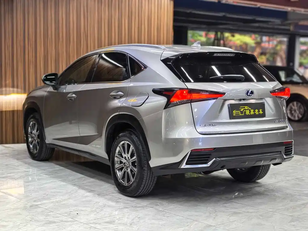 Lexus NX 2018 300h V