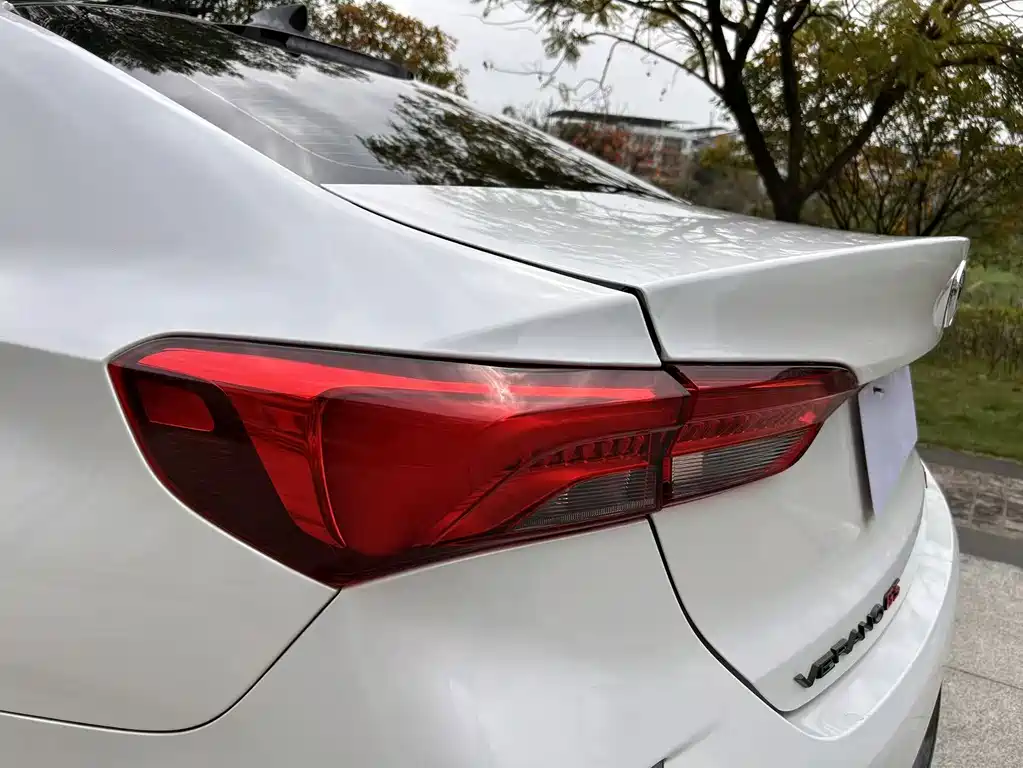 Buick Verano — миниатюра 7