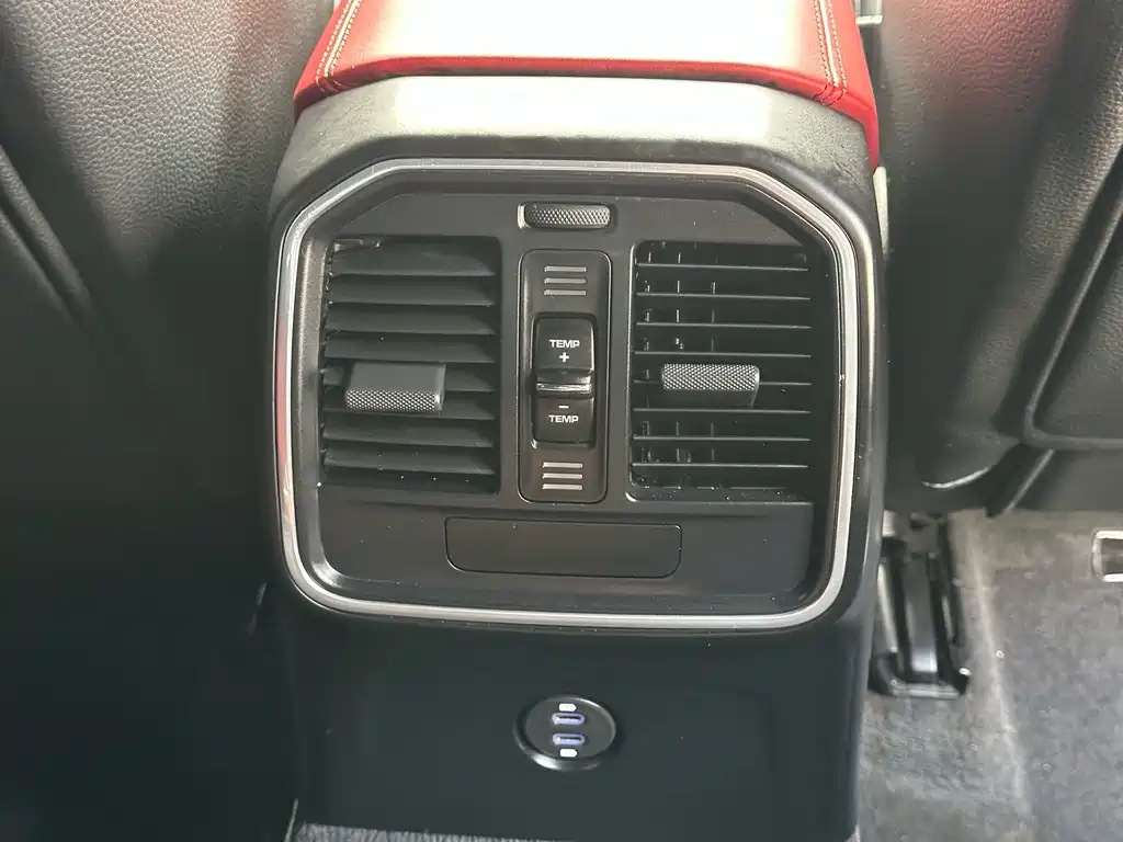Porsche Macan — миниатюра 13