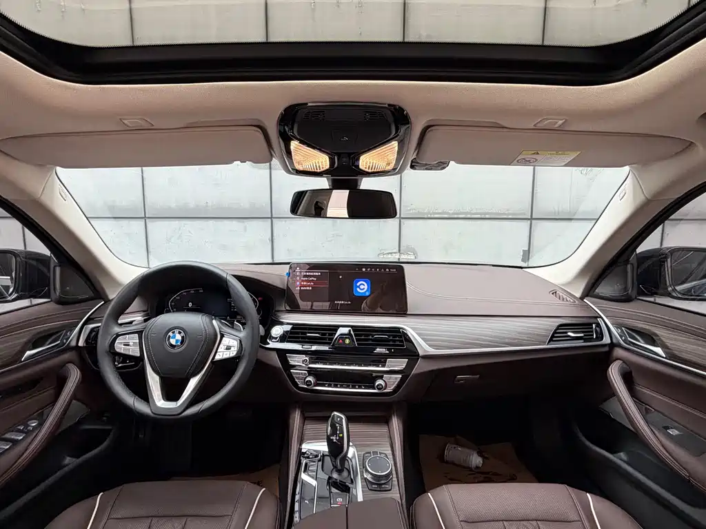 BMW 5 Series — миниатюра 6