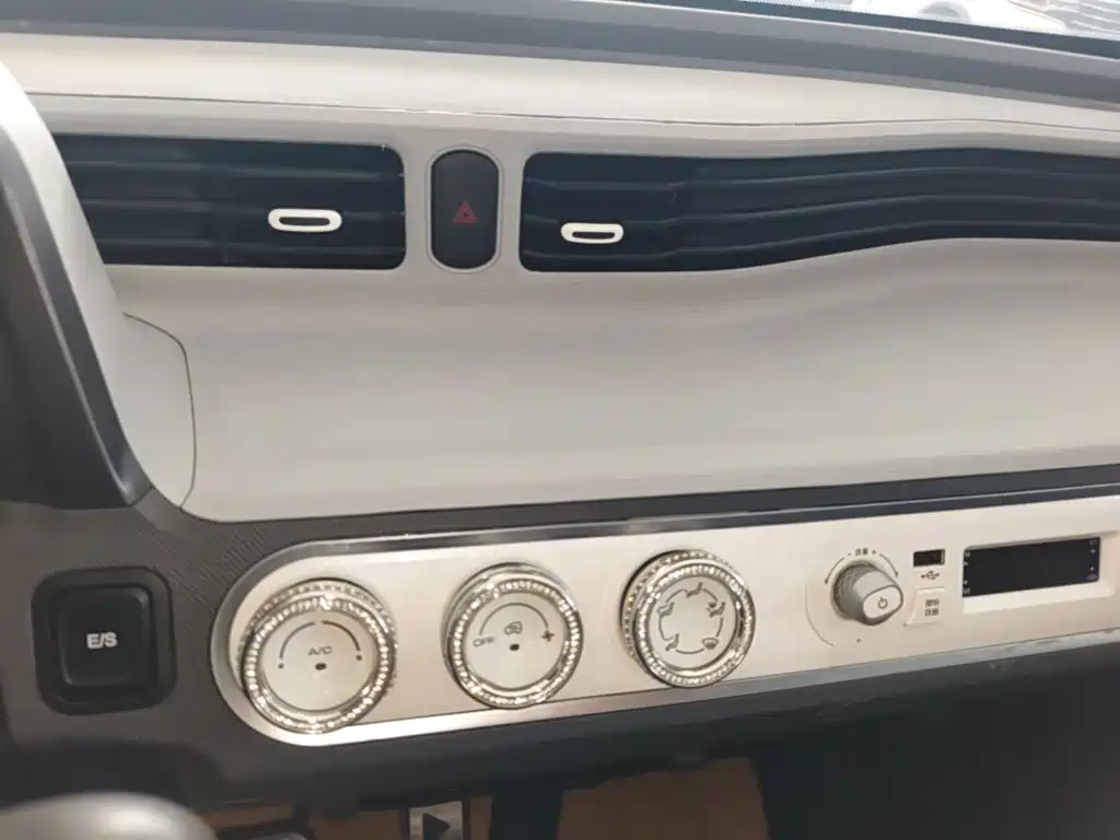 Wuling MINIEV — миниатюра 13