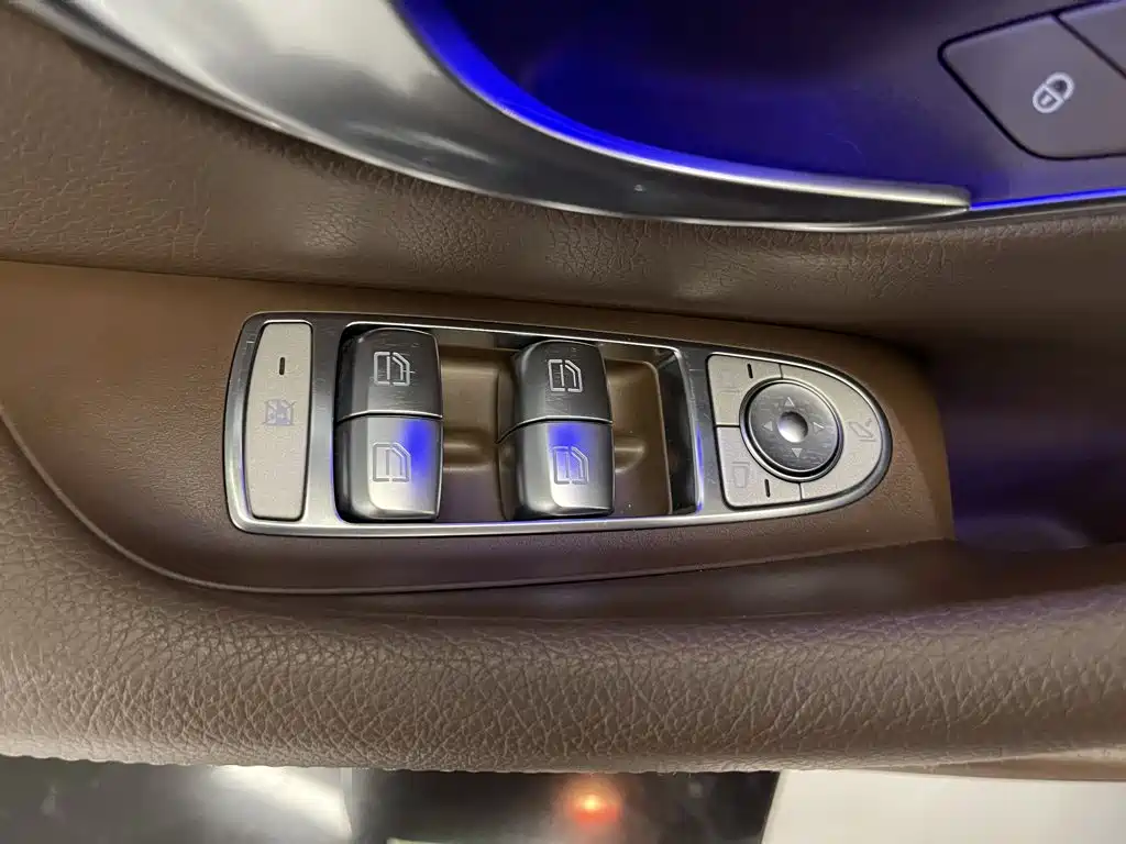 Mercedes-Benz E-Class — миниатюра 25