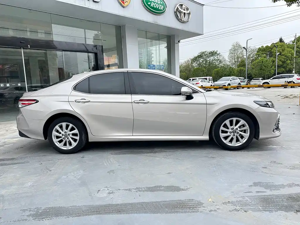 Toyota Camry 2021 2.0G Luxury