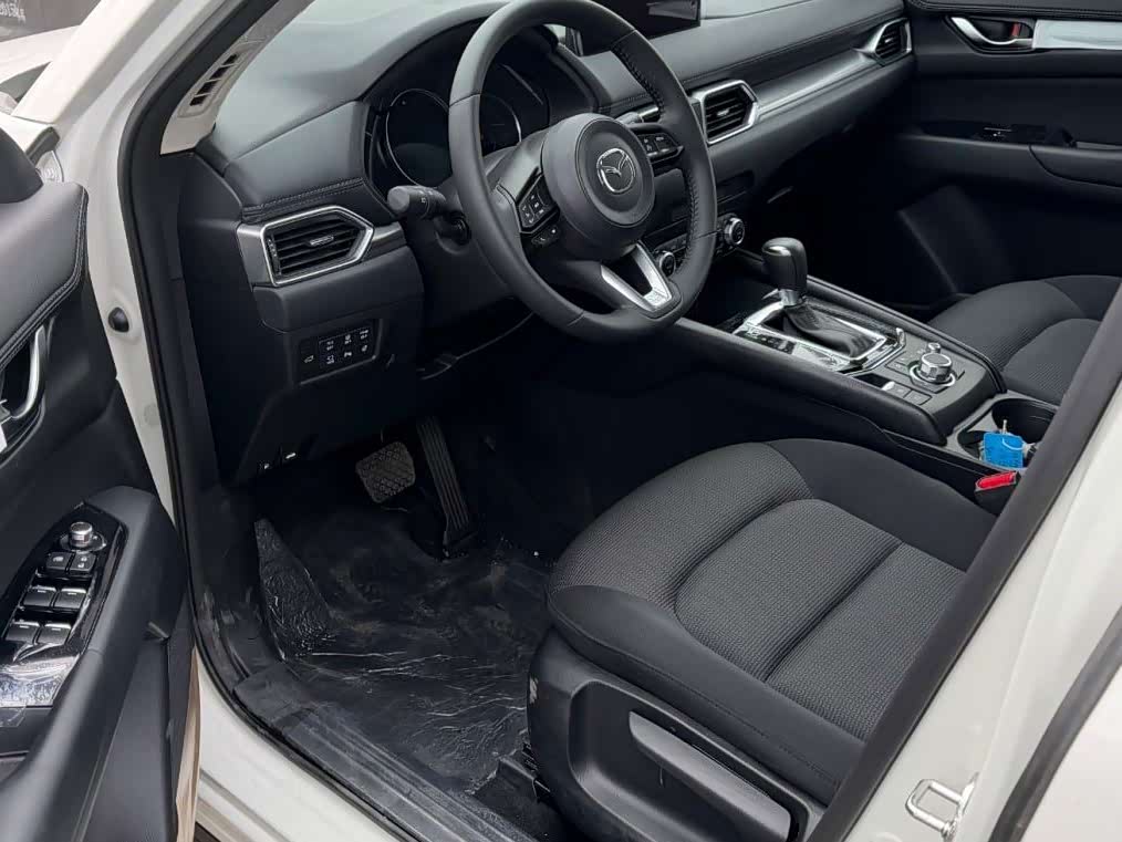 Mazda CX-5 2.0 л 2026 г. Белый, пробег 1000 км