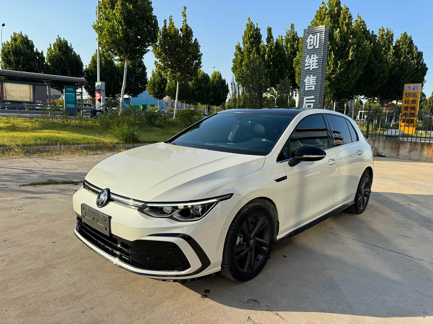 Volkswagen Golf 1.4 л 2024 г. Белый, пробег 41000 км
