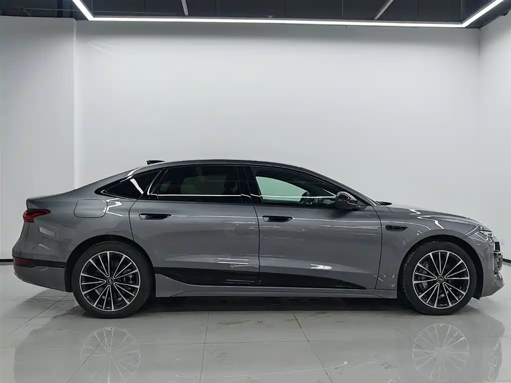 Audi A6L e-tron — миниатюра 3