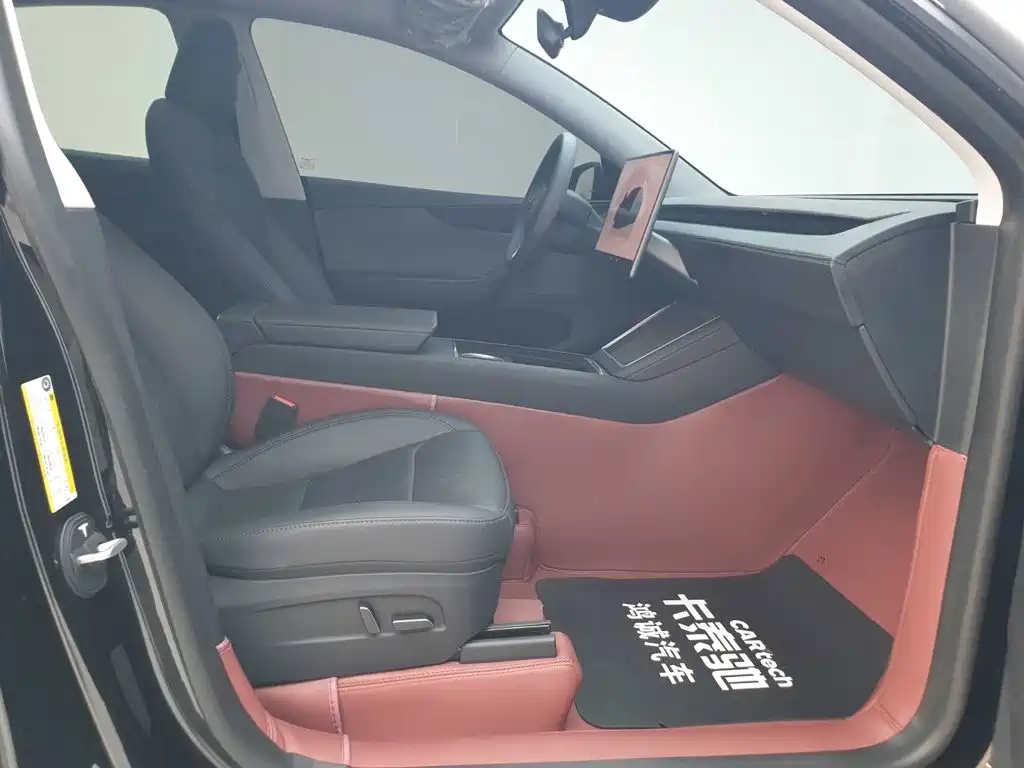 Tesla Model Y — миниатюра 18