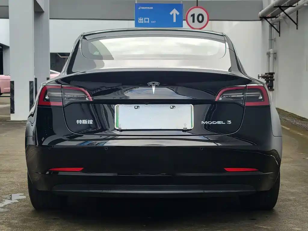 Tesla Model 3 — миниатюра 15