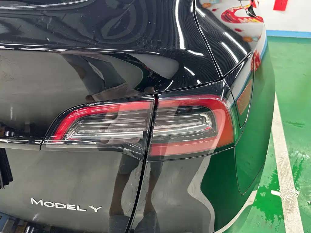 Tesla Model Y — миниатюра 27