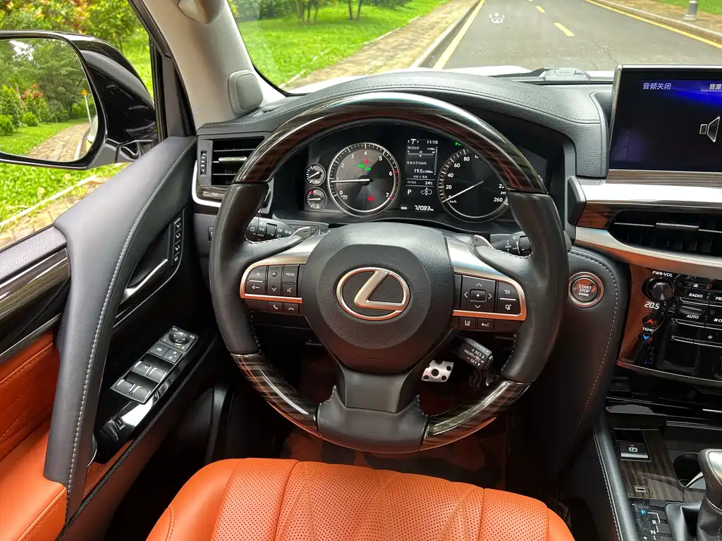 Lexus LX — миниатюра 7
