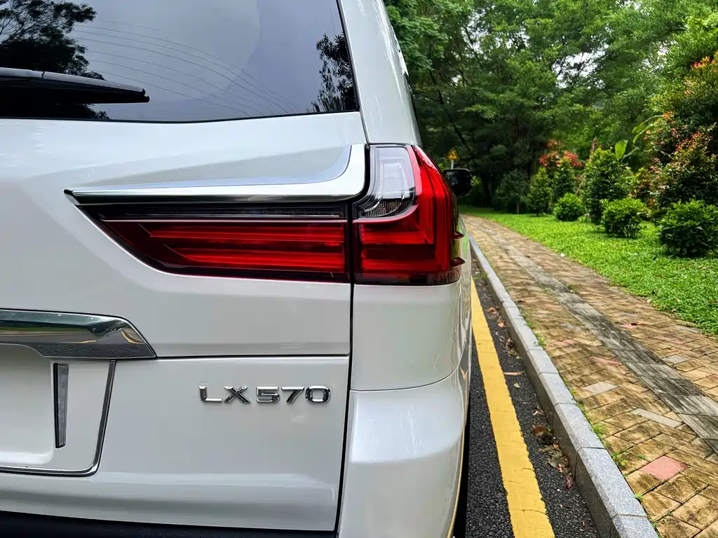 Lexus LX — миниатюра 16