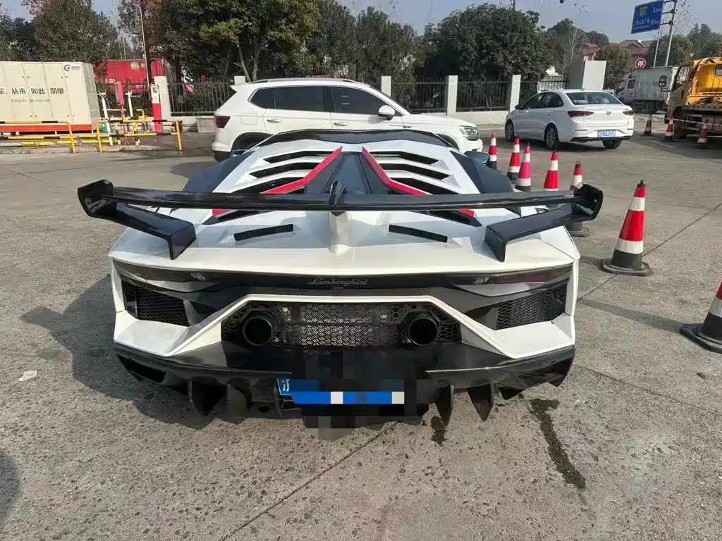 Lamborghini Aventador — миниатюра 5