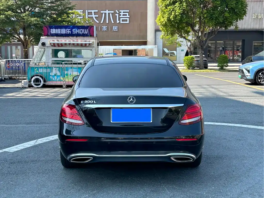 Mercedes-Benz E-Class — миниатюра 6