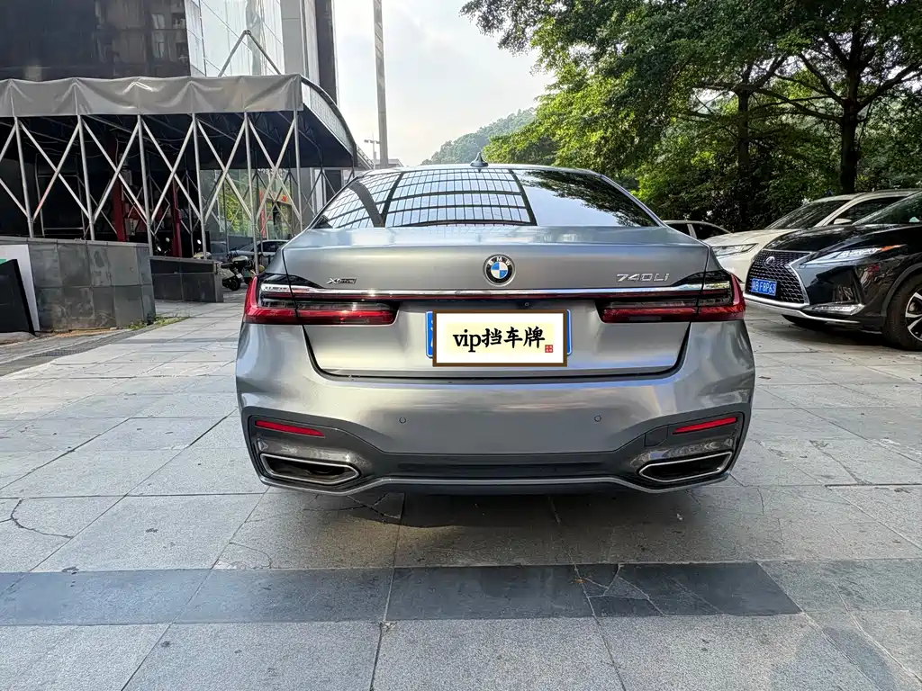 BMW 7 Series — миниатюра 5