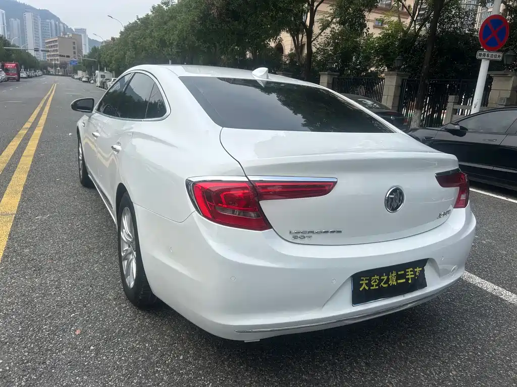 Buick LaCrosse — миниатюра 11