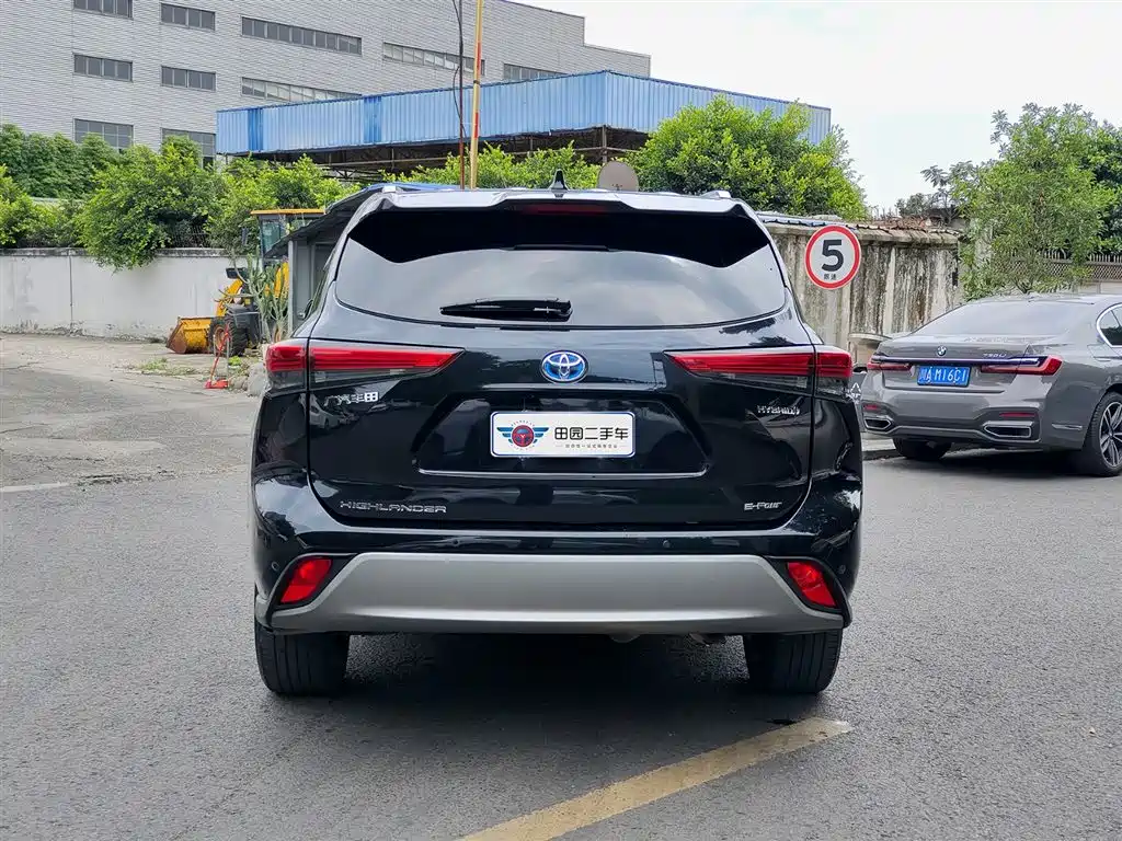 Toyota Highlander 2022 2.5L Luxury 7 мест