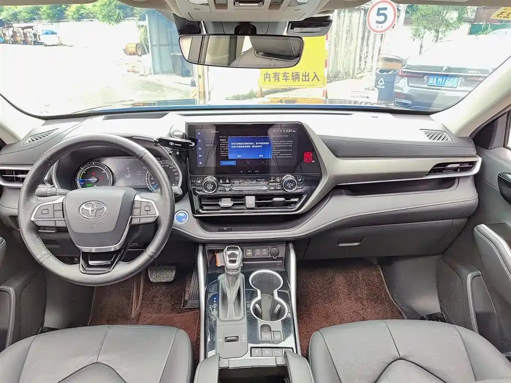 Toyota Highlander 2022 2.5L Luxury 7 мест