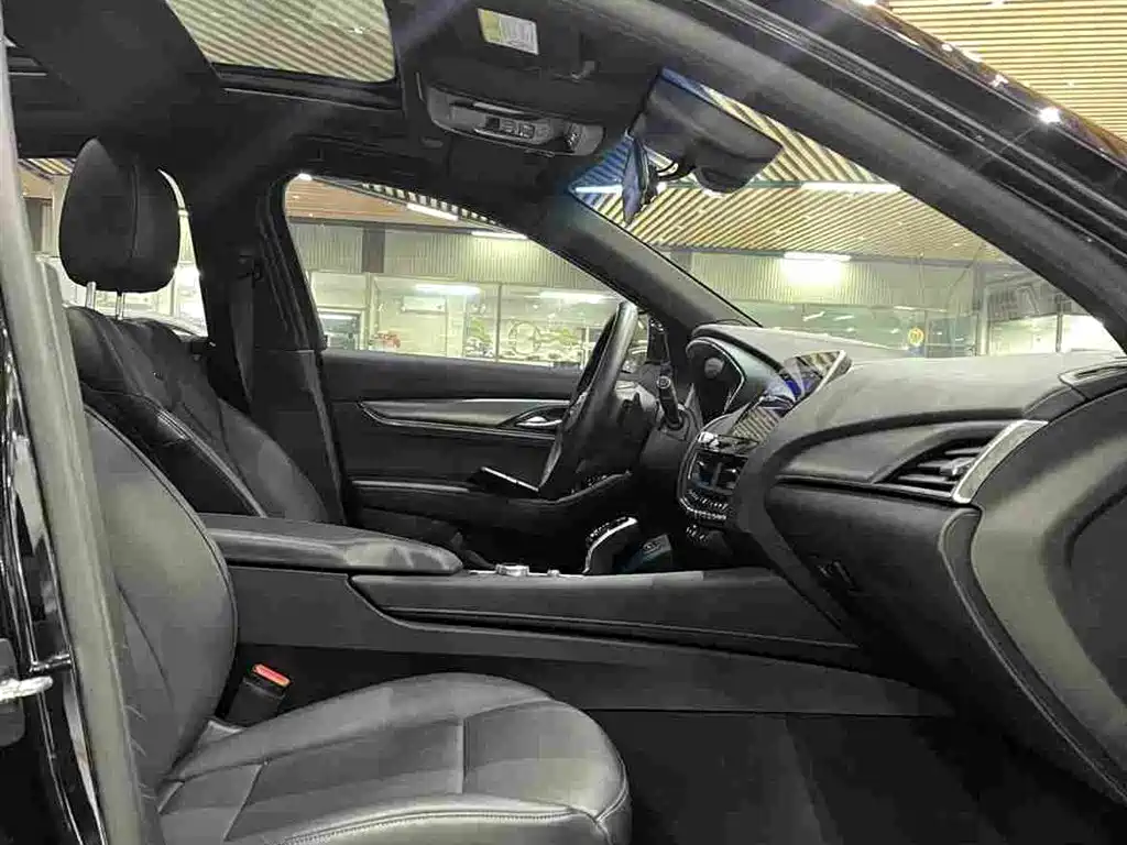 Cadillac CT5 — миниатюра 5