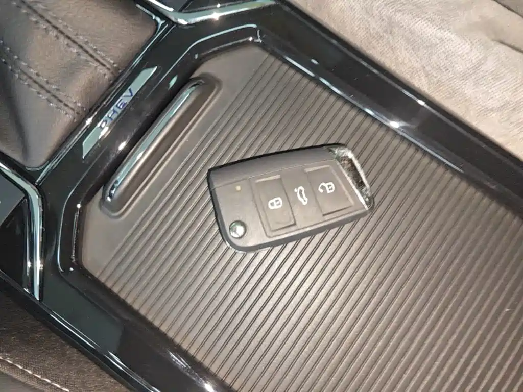Volkswagen Passat PHEV — миниатюра 9