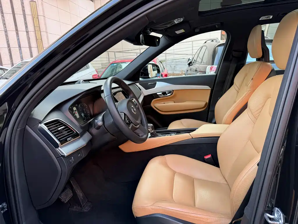 Volvo XC90 2018 T6 7 мест