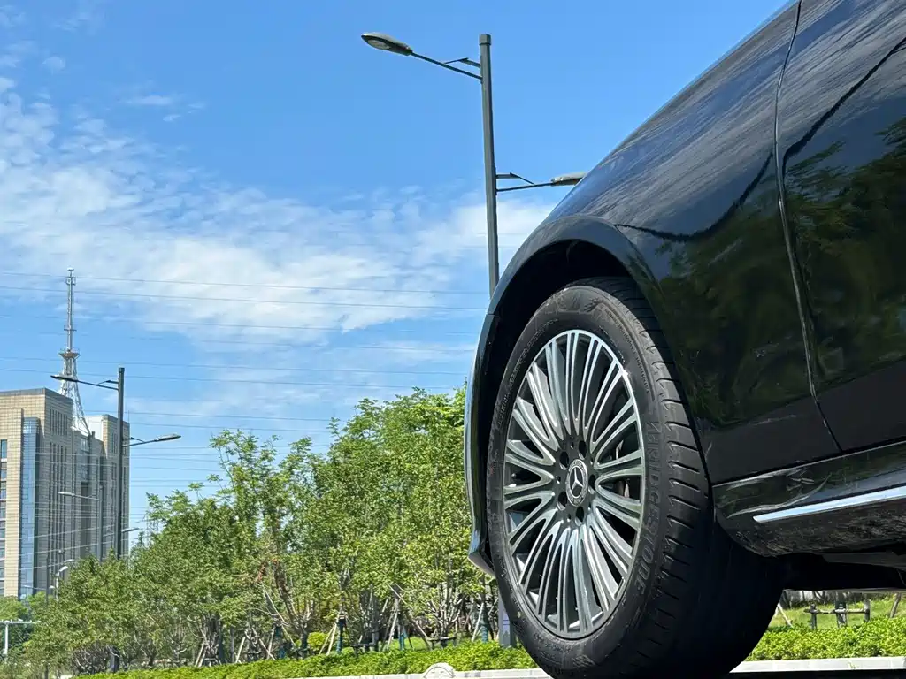 Mercedes-Benz E-Class — миниатюра 17