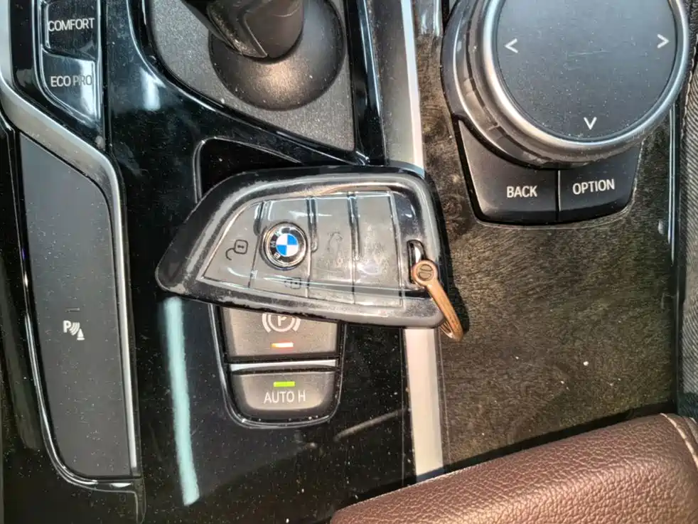 BMW 5 Series — миниатюра 9