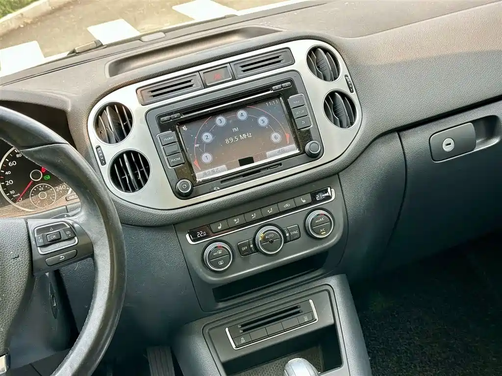 Volkswagen Tiguan 2015 1.8TSI AT Luxury