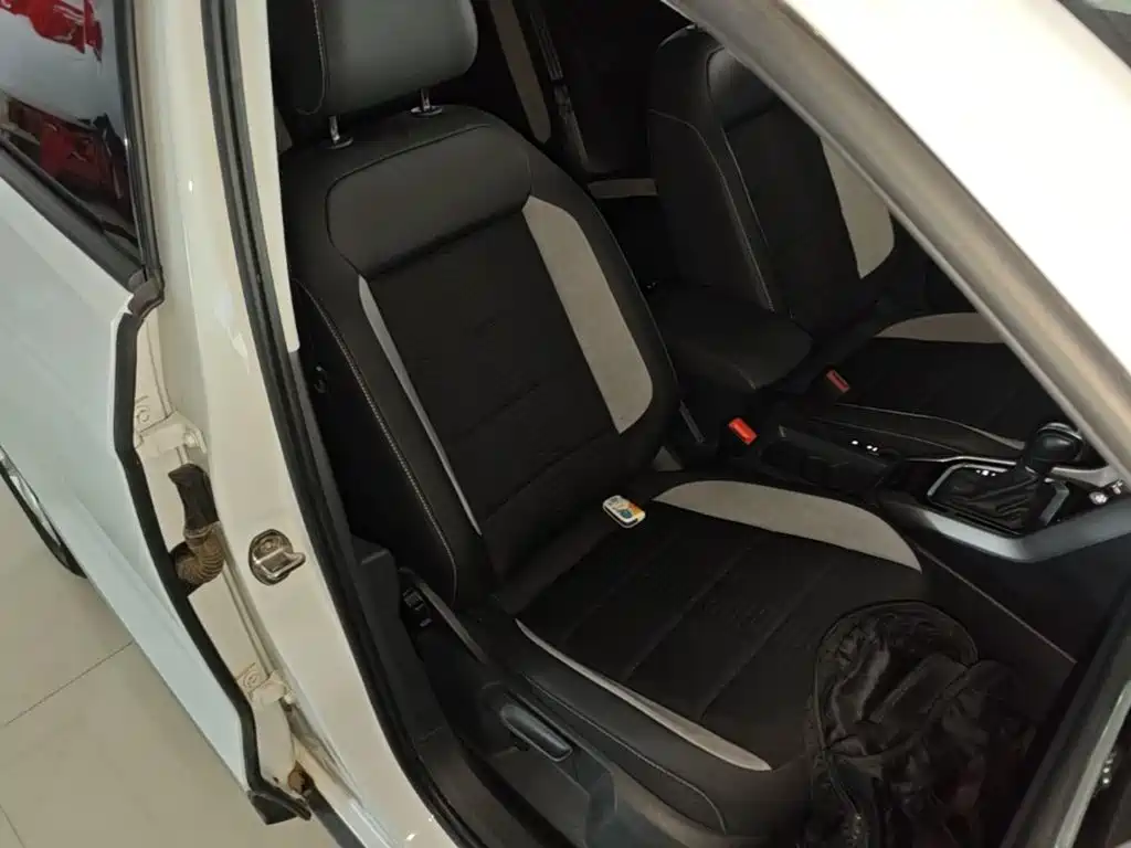 Volkswagen T-Roc - фото 25
