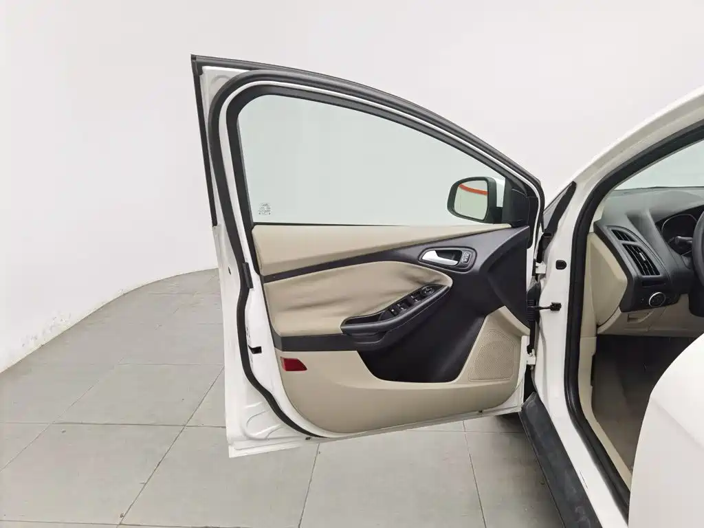 Ford Focus — миниатюра 8