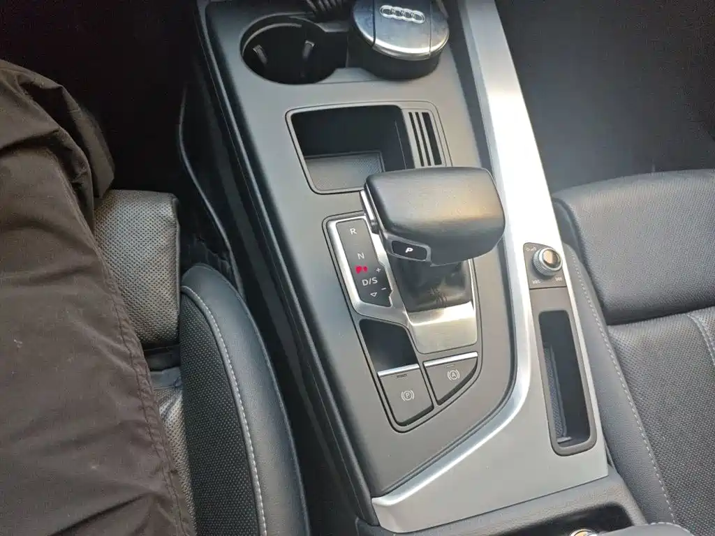 Audi A4L — миниатюра 7