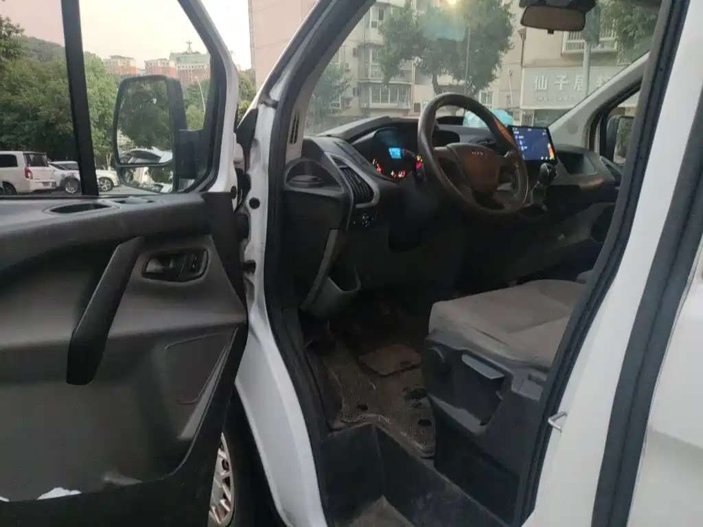 Ford Transit — миниатюра 12