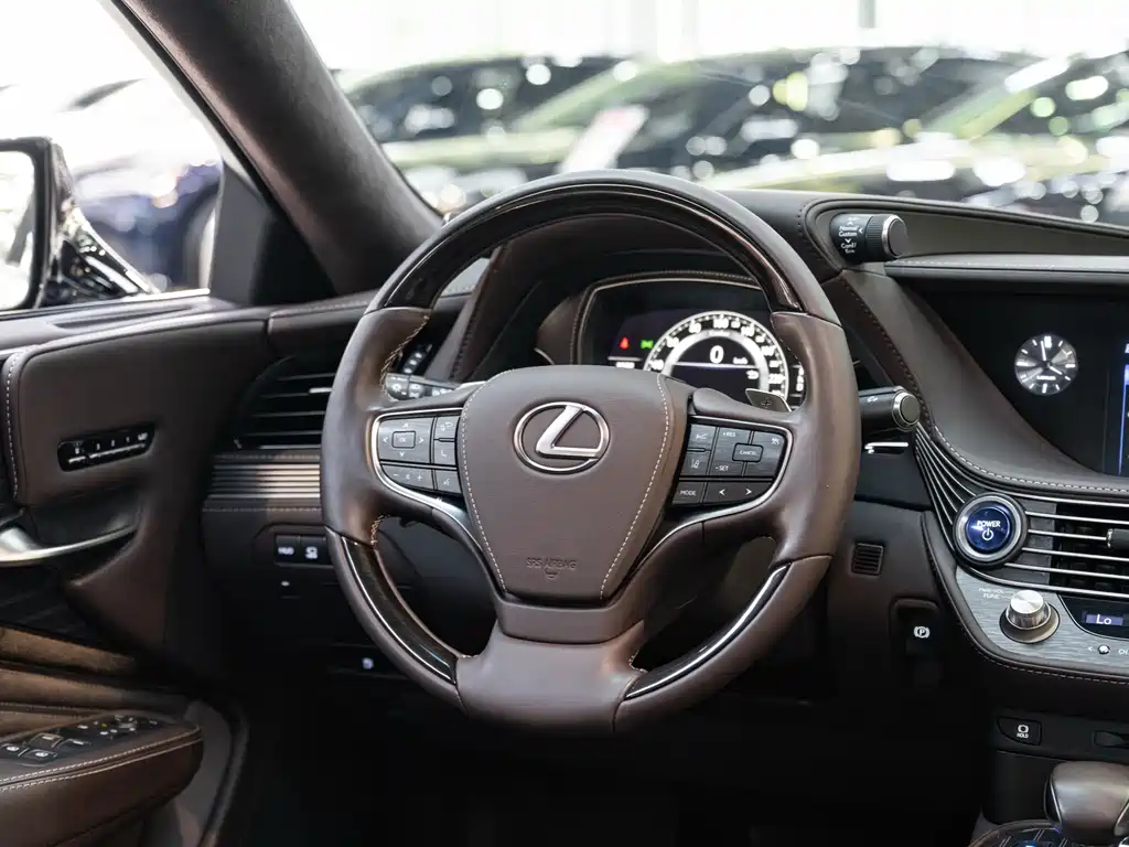Lexus LS — миниатюра 14