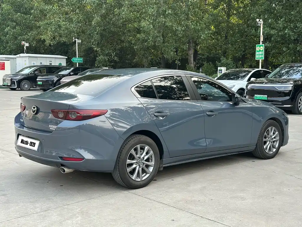 Mazda Mazda3 3 2023 1.5L MT