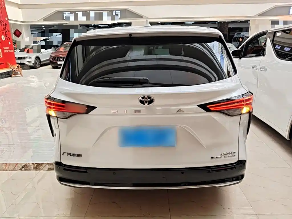 Toyota Sienna — миниатюра 6