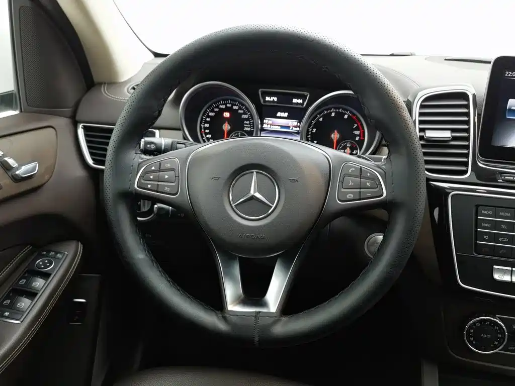 Mercedes-Benz GLE (Import) — миниатюра 11
