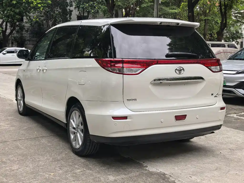Toyota Previa — миниатюра 6
