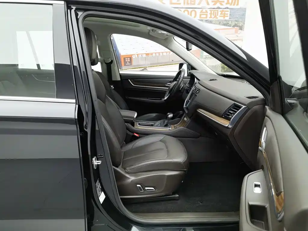 Roewe RX8 — миниатюра 23
