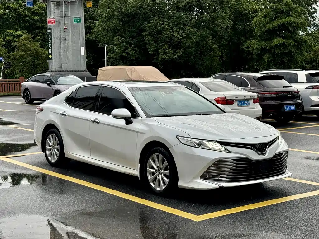 Toyota Camry — миниатюра 4