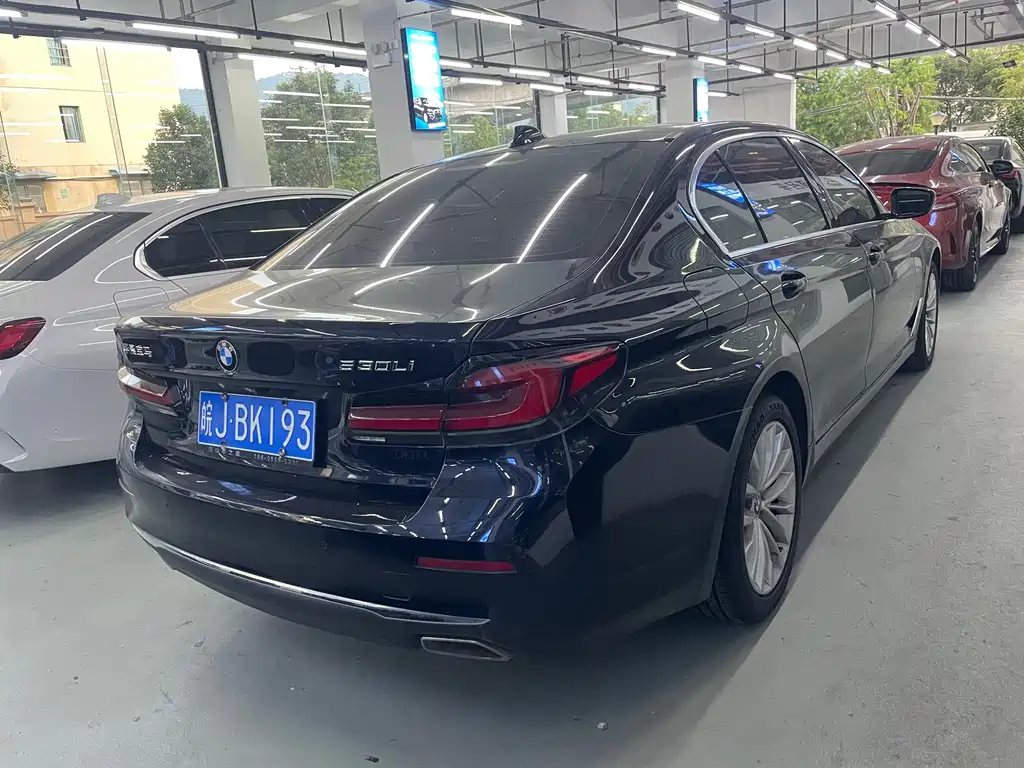 BMW 5 Series — миниатюра 4