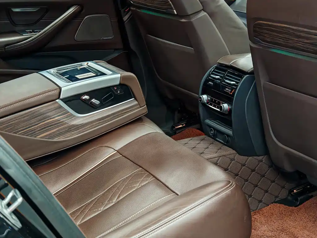 BMW 5 Series — миниатюра 42