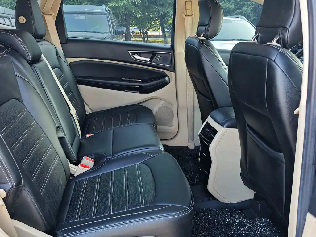 Ford Edge — миниатюра 9