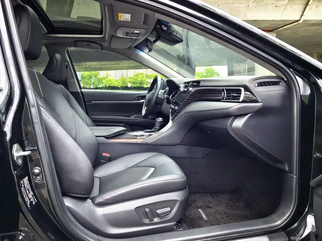 Toyota Camry 2019 2.0G Luxury V