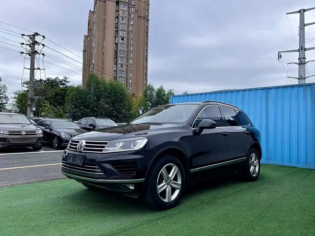 VOLKSWAGEN TOUAREG