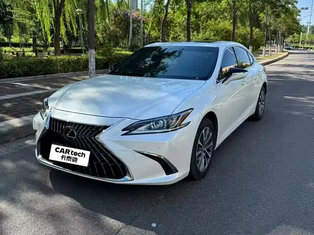 2023 Lexus ES