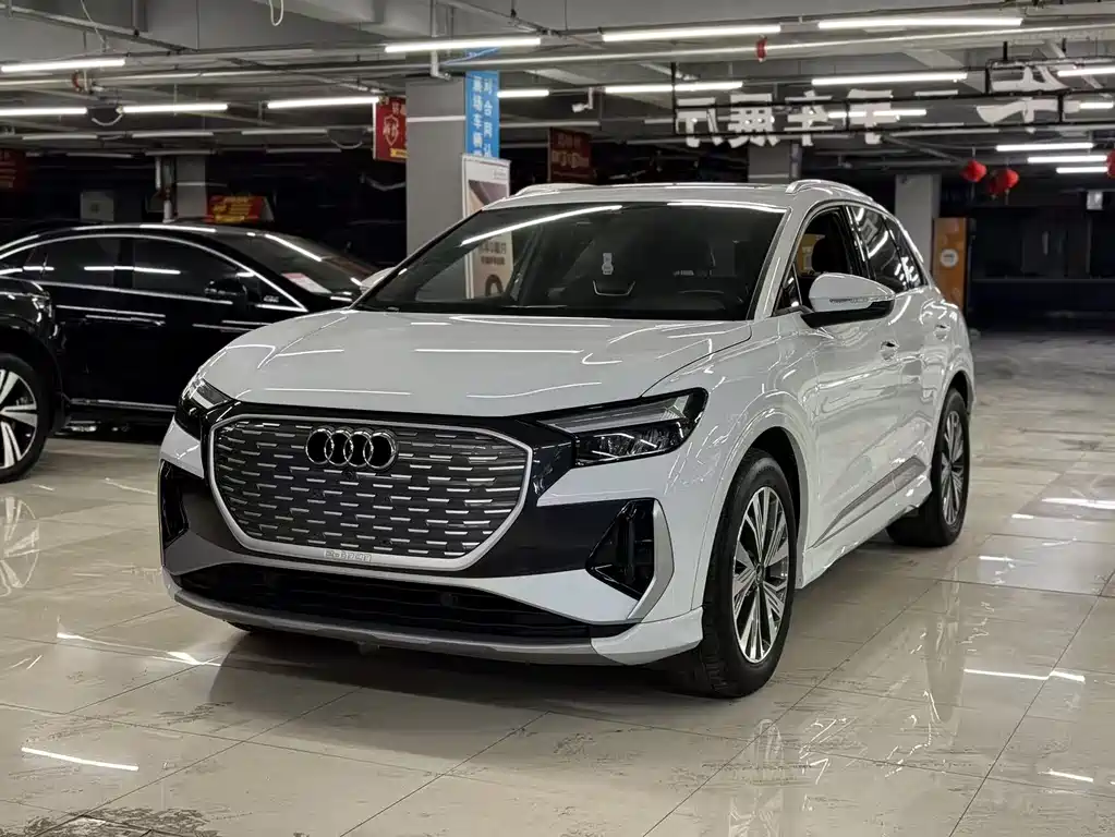 AUDI Q4 E TRON